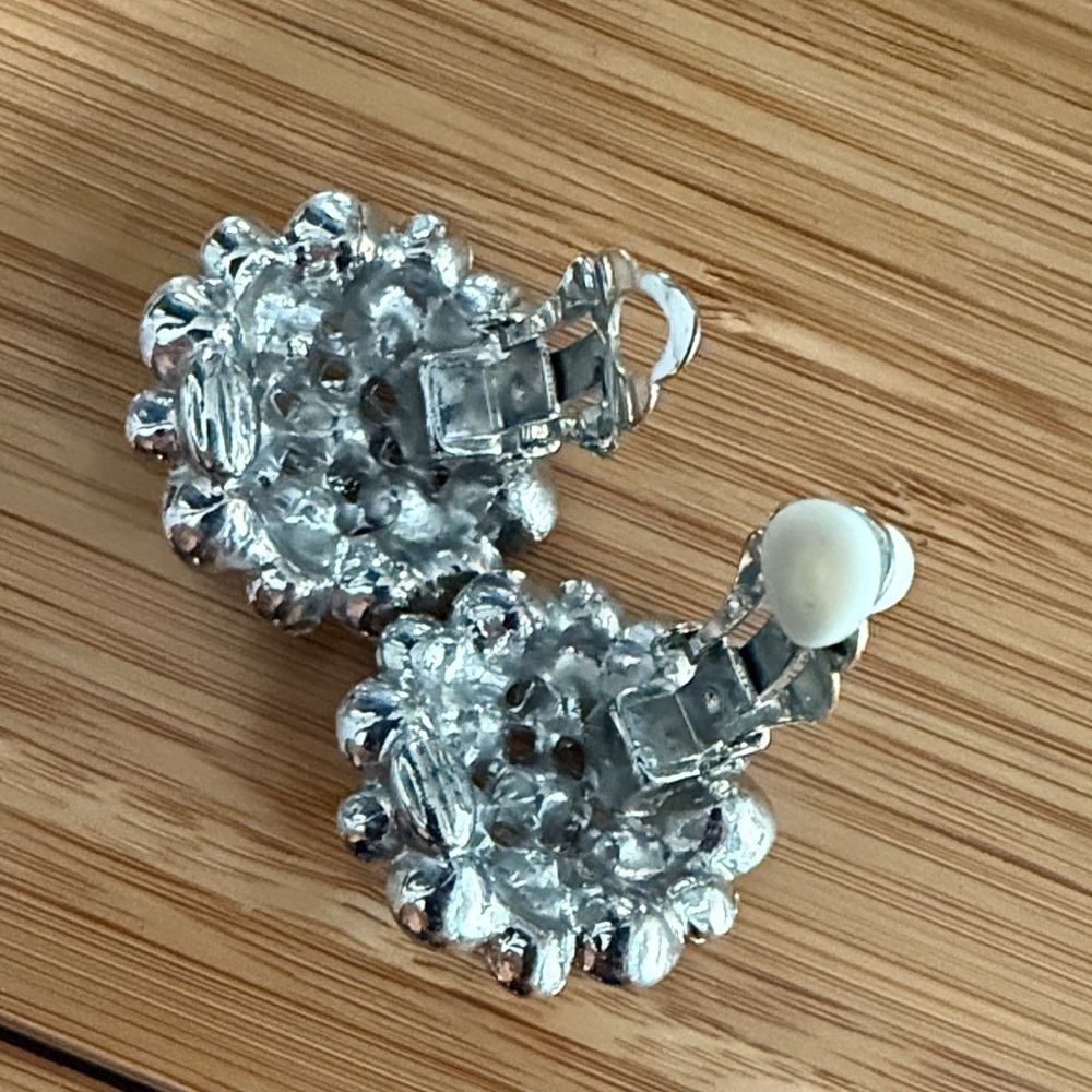 Elegant Silver Crystal Stud Earrings - Picture 3 of 4